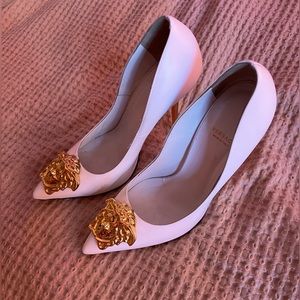 VERSACE Medusa White & Gold Pointed Pumps